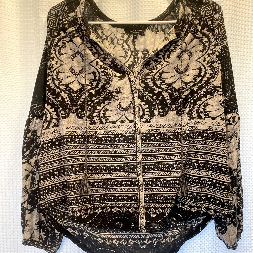 Size medium Lucky Brand blouse. Navy Blue and White design.